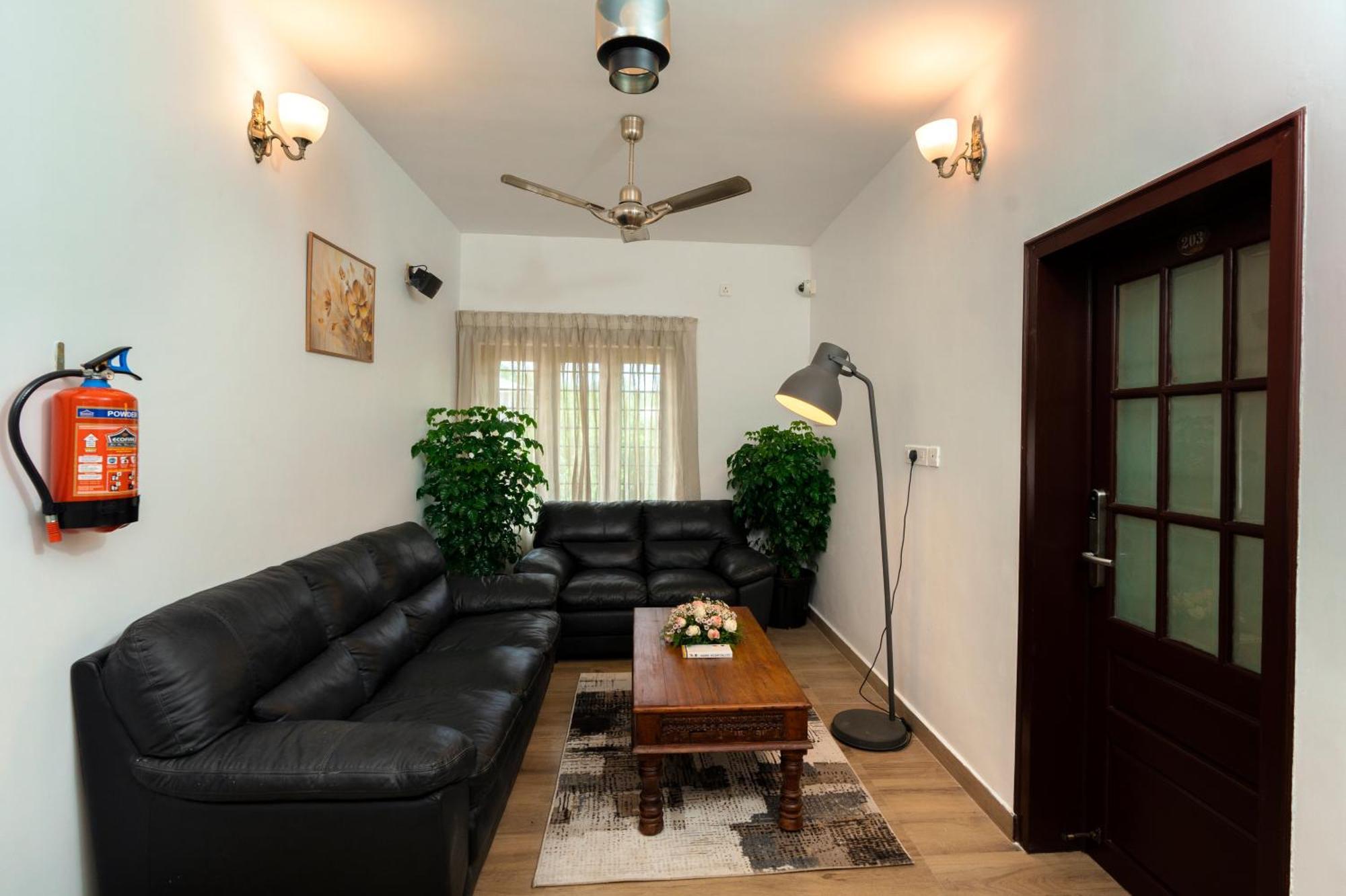 Solo Inn By Hawk Hospitality Kochi Exterior photo